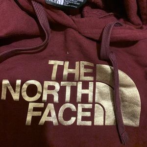 burgundy north face hoodie